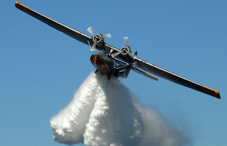 Illustration for article titled The Comprehensive Flight Club Guide To Damn Near Every Firefighting Aircraft